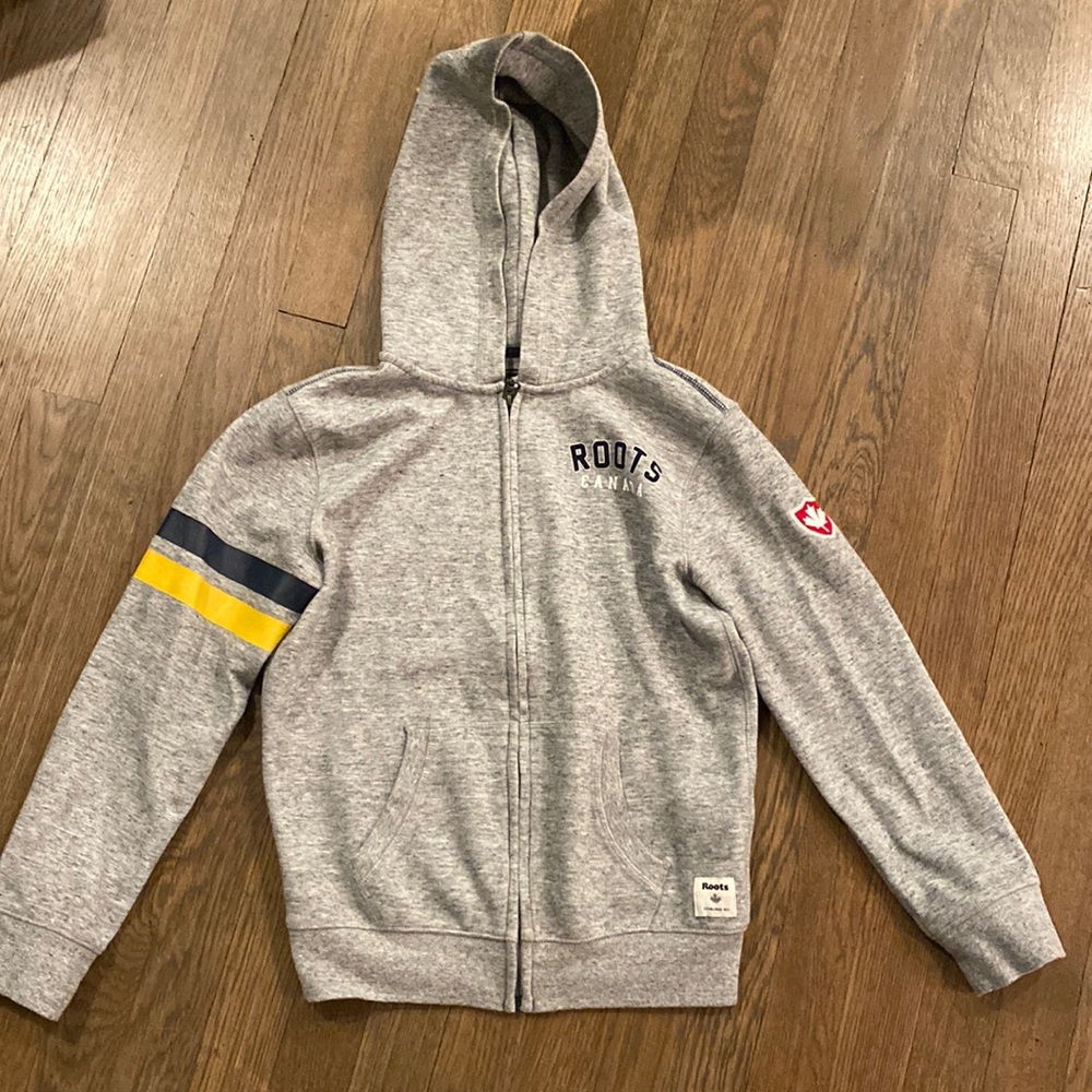 Boys youth Roots hooded sweatshirt large 9-10yrs